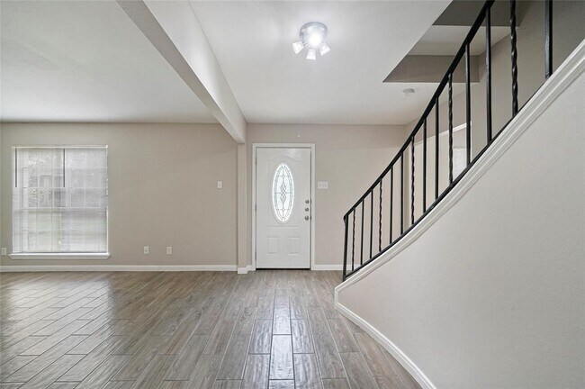 Building Photo - 643 Ames St