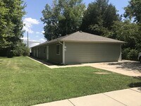 Building Photo - KU3-Santa Fe Triplex 3