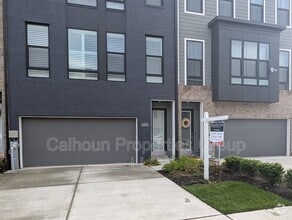 Building Photo - 605 Glenn Lk Dr