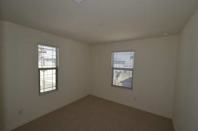 Building Photo - 1306 W Sparrow Dr