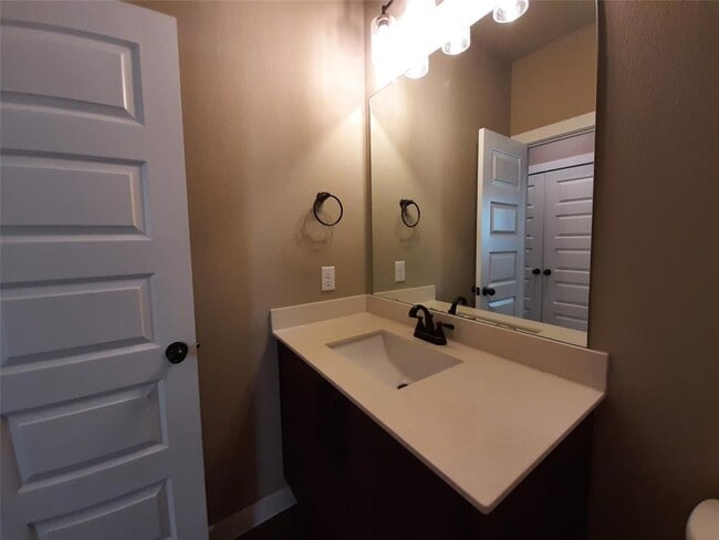 Building Photo - 9815 Grosbeak Ln