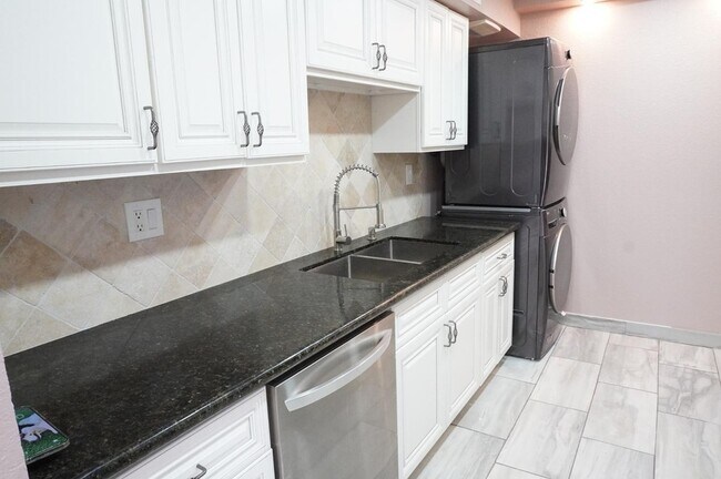 Building Photo - 10444 N 69th St