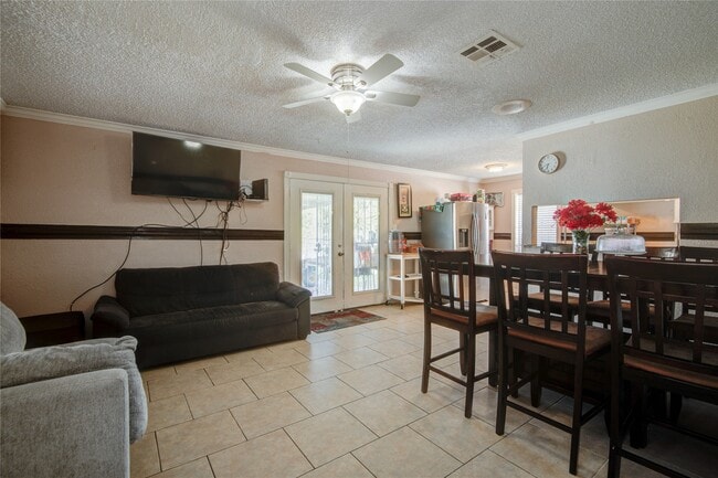 Building Photo - 806 Coolwood Dr