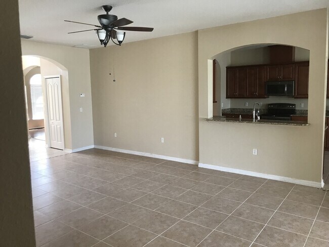 Building Photo - Bella Vida Rental