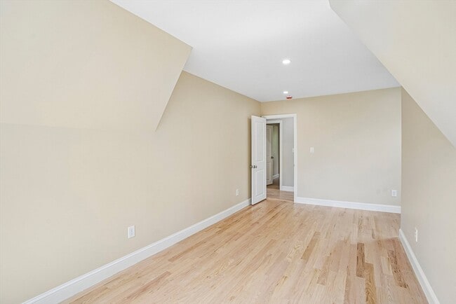 Building Photo - 559 Winthrop St