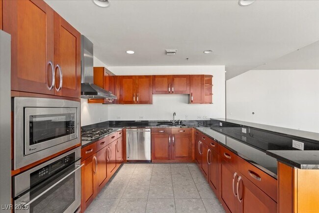 Building Photo - 4525 Dean Martin Dr