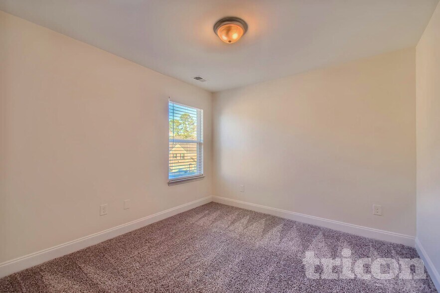 Building Photo - 533 Sprayberry Dr