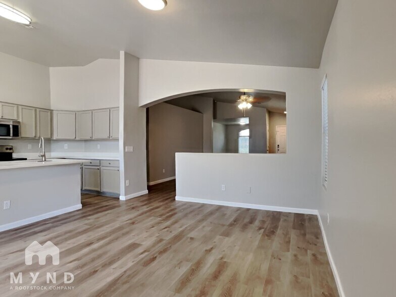 Building Photo - 25846 W Kendall St