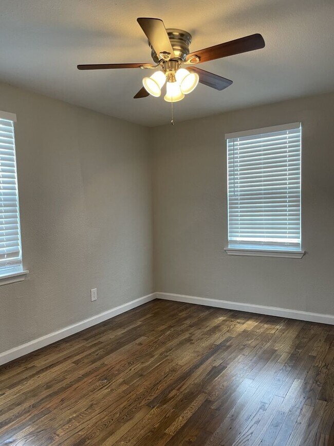 Building Photo - 202 W Langley Blvd