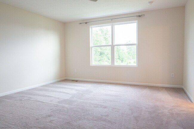Building Photo - 2845 Beechwood Dr