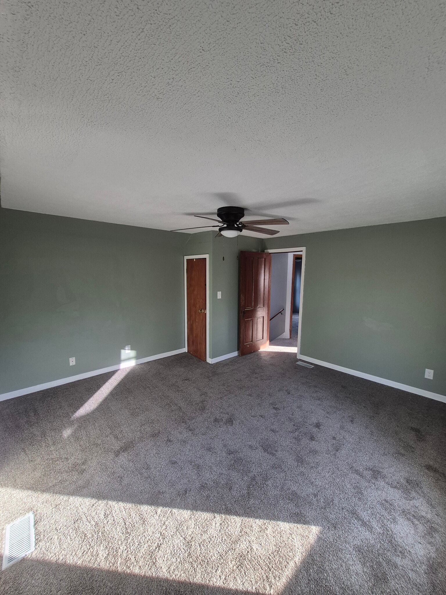 Building Photo - 302 Maple St