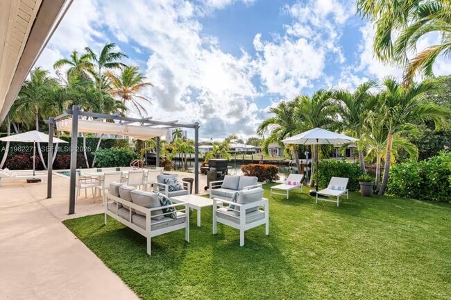 Building Photo - 636 Hibiscus Dr