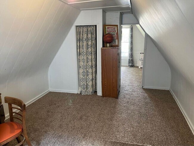 Building Photo - Two bedroom in the Bentworth School DIstrict!