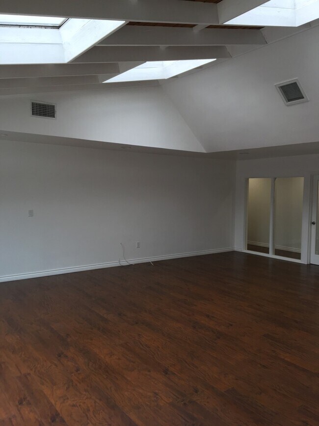 Building Photo - 5320 S Holt Ave