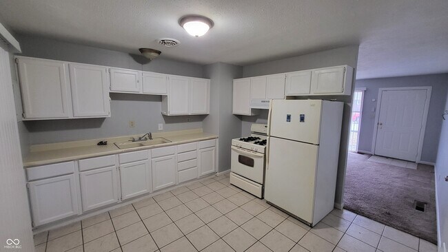 Building Photo - 4940 Leone Dr