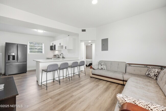 Building Photo - 10303 Westmar Rd