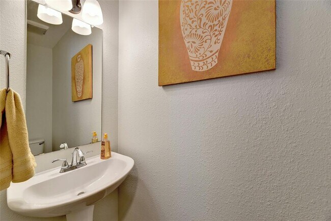 Building Photo - 9716 Sugar Hill Dr