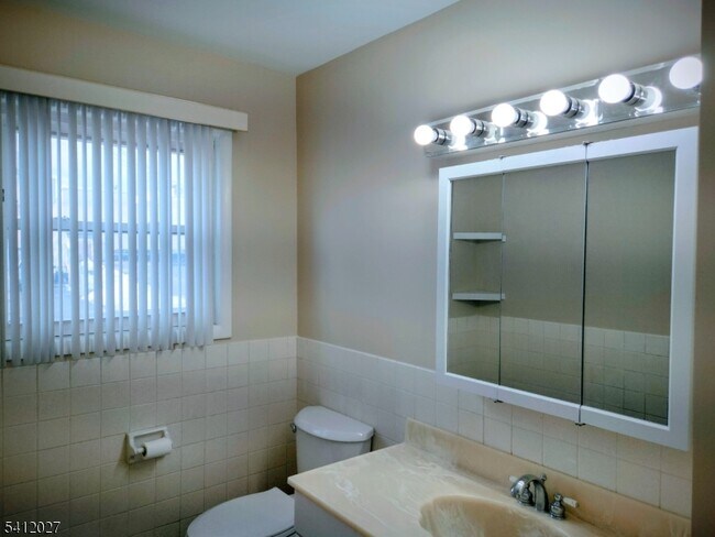 Building Photo - 15 Cottage St