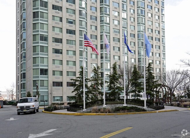 Building Photo - East Hampton