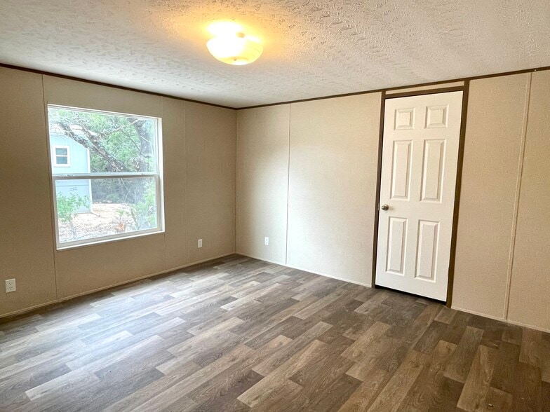 Building Photo - 459 Clay Ridge