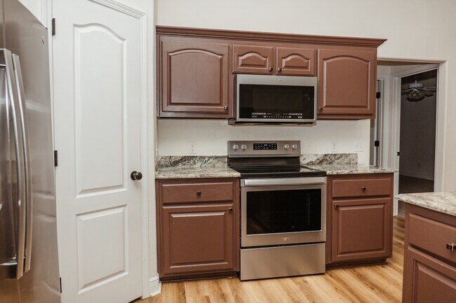 Building Photo - 641 Territory Ln