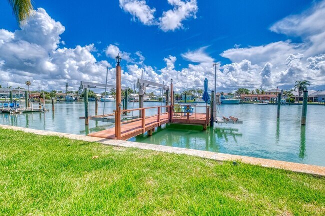 Building Photo - Treasure Island Three Bedroom, Two Bath Furnished Single Family Home on the water.