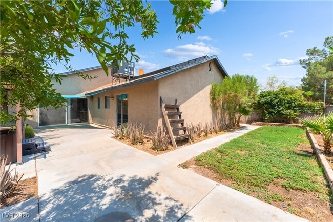 Building Photo - 1713 Neptune Dr