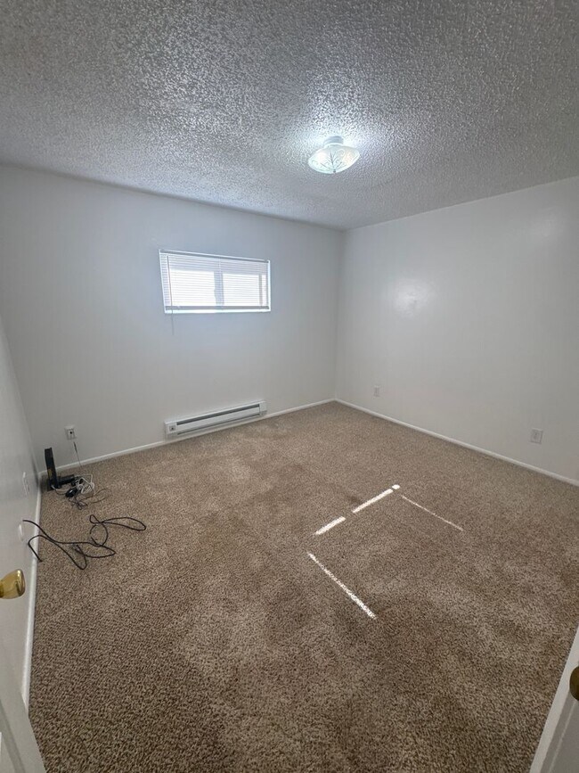 Building Photo - Quail Hollow 12