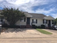 Building Photo - 2 Bedroom, 2 Bath Condo in River Oaks Comm...