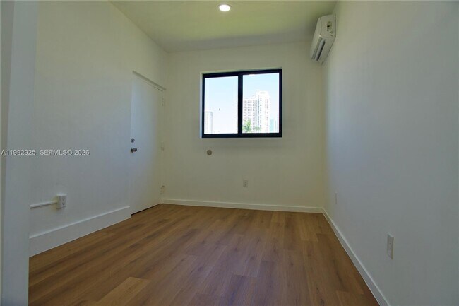 Building Photo - 337 SW 5th Ave