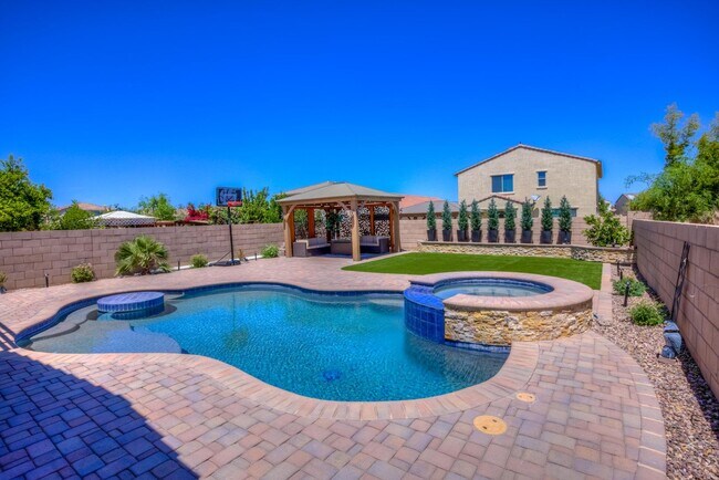 Building Photo - Stunning Home with Pool in La Estancia and...
