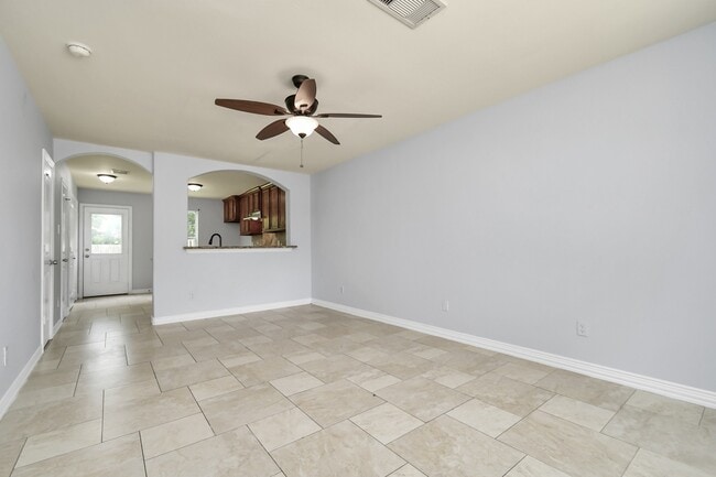Building Photo - 10022 Raymondville Rd