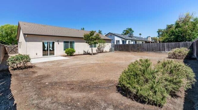 Building Photo - 538 N Burgan Ave