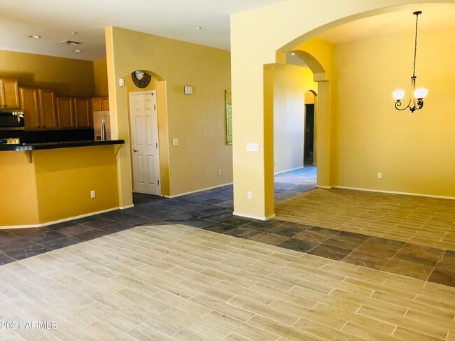 Building Photo - 10453 E Pine Valley Dr