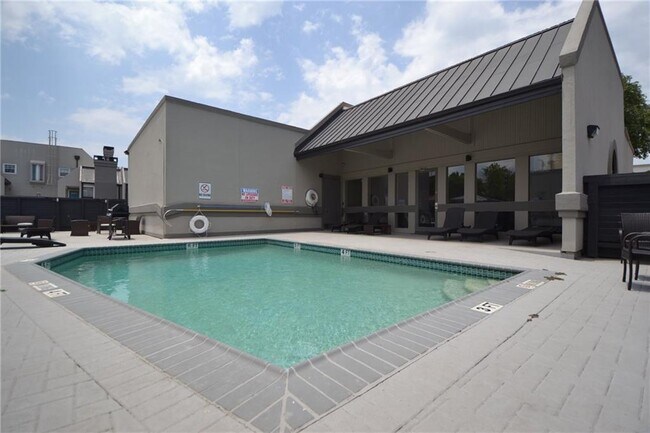 Building Photo - 935 La Posada Dr
