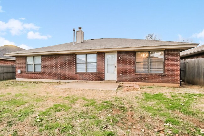 Building Photo - 16 N Greengate Dr