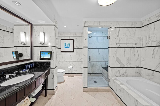 Building Photo - 4441 Collins Ave
