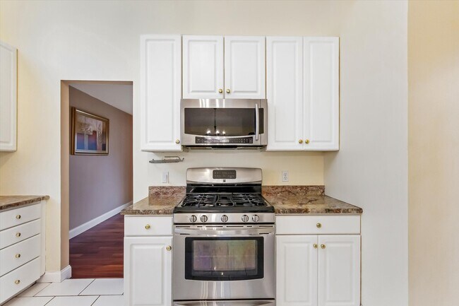 Building Photo - 627 Fox Hill Estates Dr