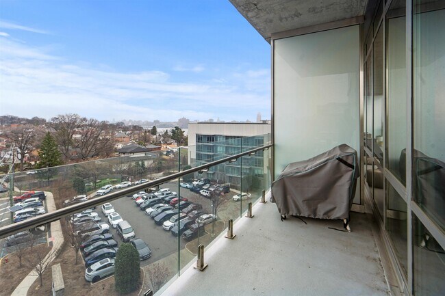 Building Photo - 320 Adolphus Ave