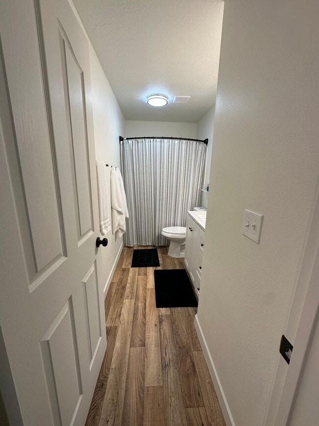 Building Photo - Partially furnished condo in Orem