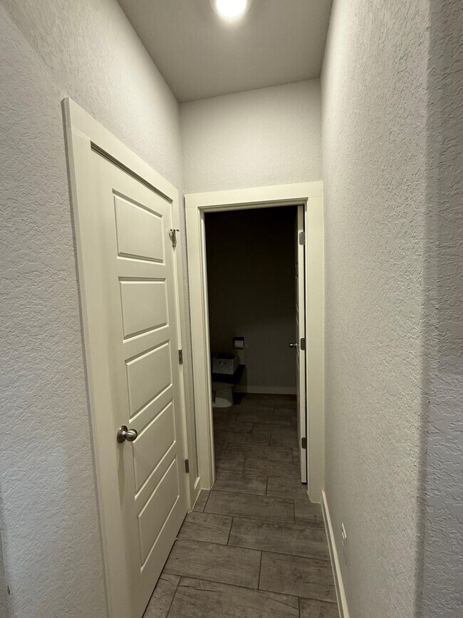 Building Photo - 740 Ft Leonard