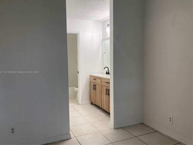 Building Photo - 1450 Springside Dr