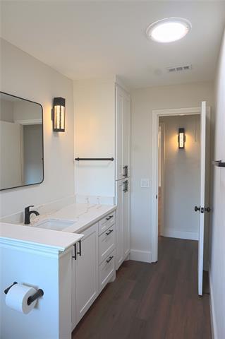 Building Photo - 2313 Westridge Dr