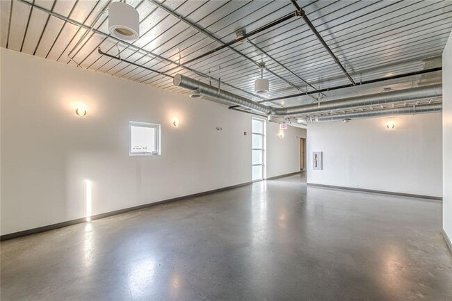 Building Photo - 620 Glen Iris Dr NE