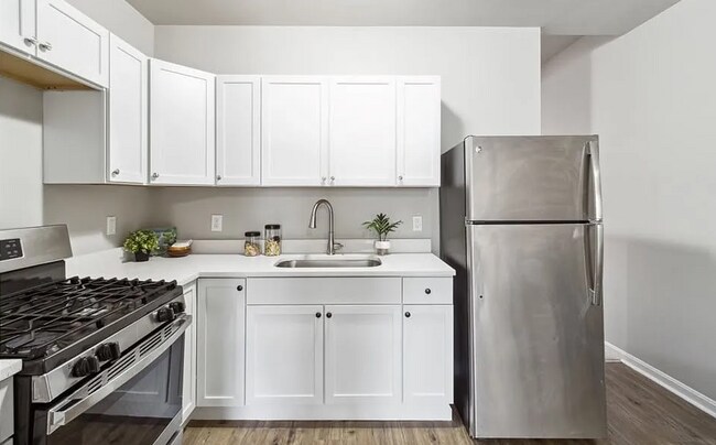 Primary Photo - 221 Orleans St