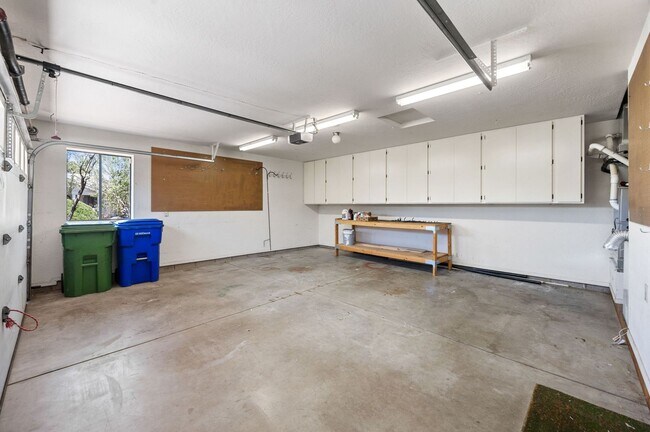 Building Photo - Beautiful 3 Bedroom Home in Forest Trails!