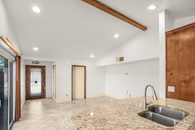 Building Photo - 5609 Hollow Pines Dr