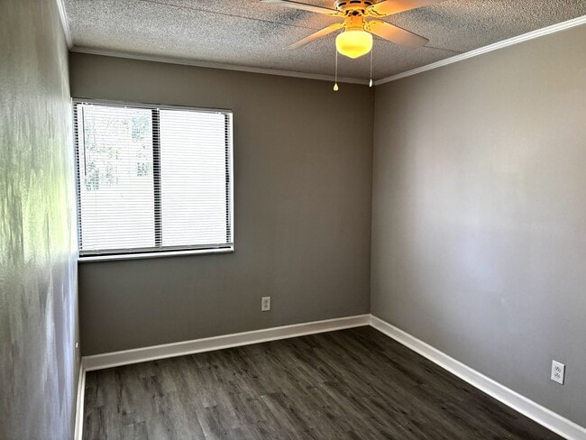 Building Photo - 2733 Jersey Ave