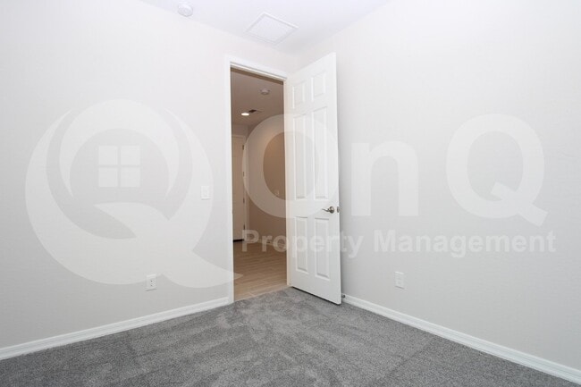 Building Photo - 1033 W Shannons Way