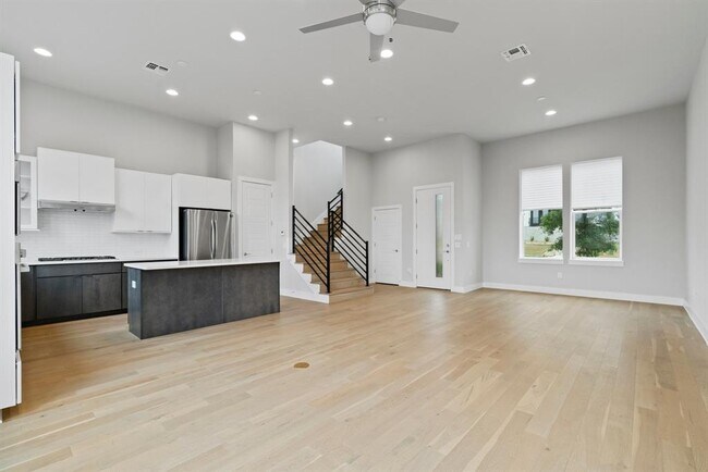 Building Photo - 6201 Toscana Ave